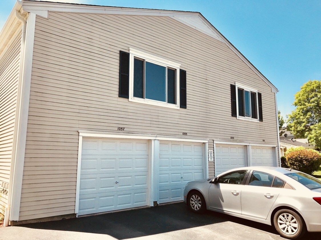 1057 Cove Dr, Prospect Heights, IL 60070 Condo for Rent in Prospect