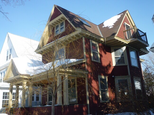 Foto del edificio - 2739 Fremont Ave S