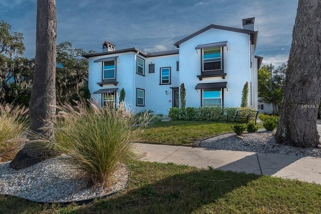 Building Photo - 1717 Pasadena Dr