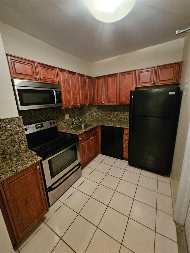 Foto del edificio - 2424 SE 17th St