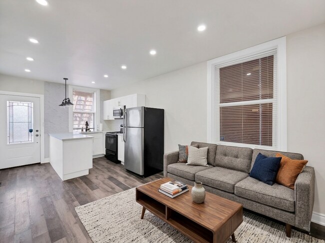 Building Photo - 33 Fairleigh Ave N