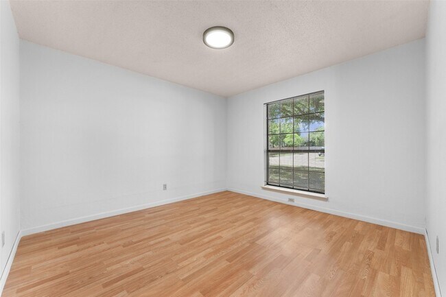 Foto del edificio - 5406 Meadow Vista Ln