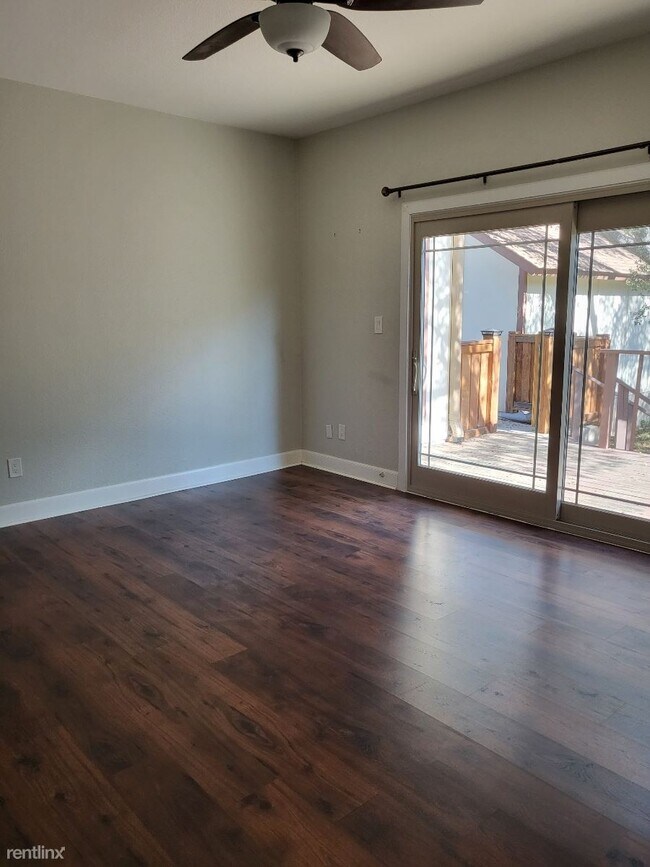 Foto del edificio - 4 br, 2.5 bath House - 9302 Laurel Grove