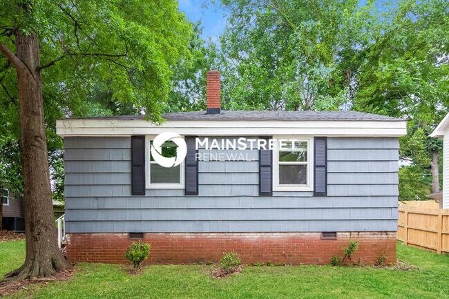Foto del edificio - 4 Bedroom Pet-Friendly Home in Charlotte, NC with Main Street Renewal