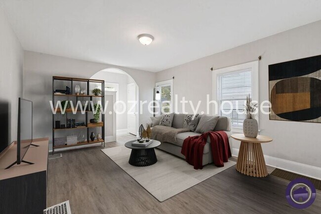 Foto del edificio - 1735 Roosevelt Cir