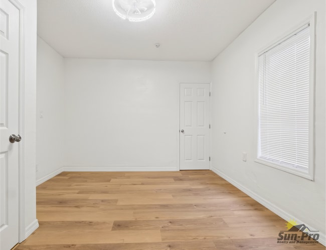 Building Photo - 213 Live Oak Ave
