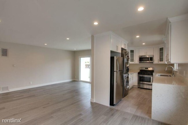 Foto del edificio - 2 br, 2 bath Apartment - 1051 S Sherbourne Dr
