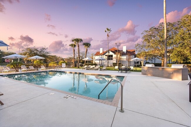 Building Photo - Lenox Cove Apartments