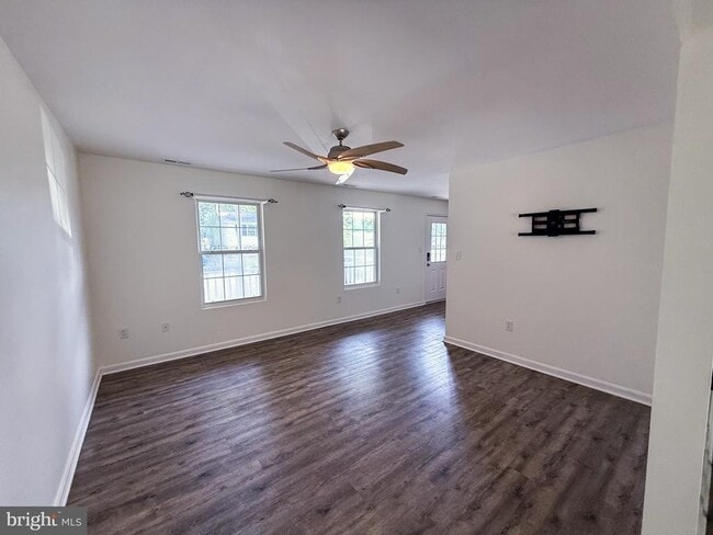 Building Photo - 1171 Holly Ave