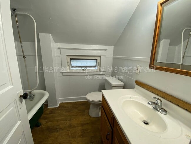 Foto del edificio - 1020 W Kalamazoo Ave