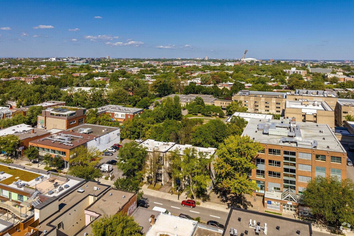Aerial Photo - 4285-4295 Papineau