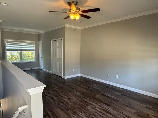 Building Photo - Spacious 3 Bedroom, 3.5bath in central Joh...