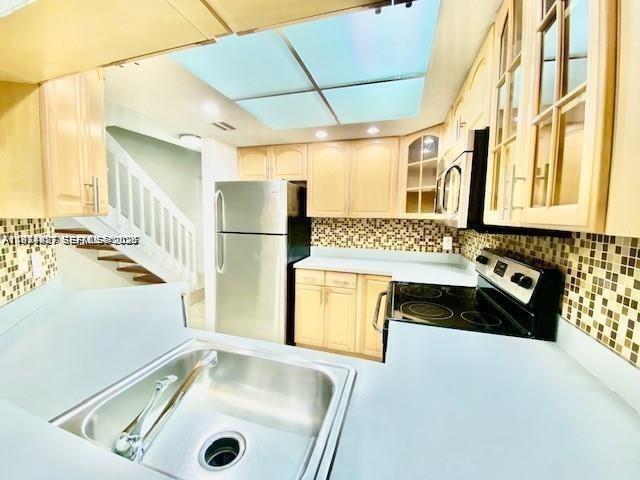 Building Photo - 5200 NW 31st Ave