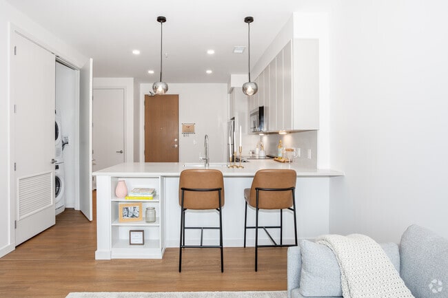 1BR, 1BA - 983 SF - Kitchen/Laundry - Park Monroe