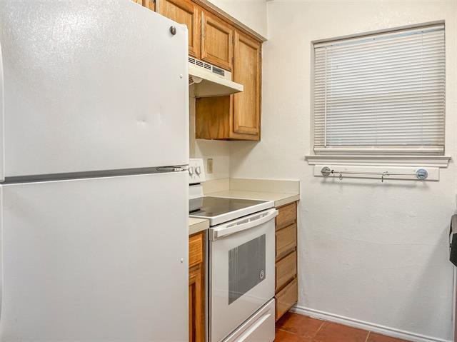 Building Photo - 924 S Ave B