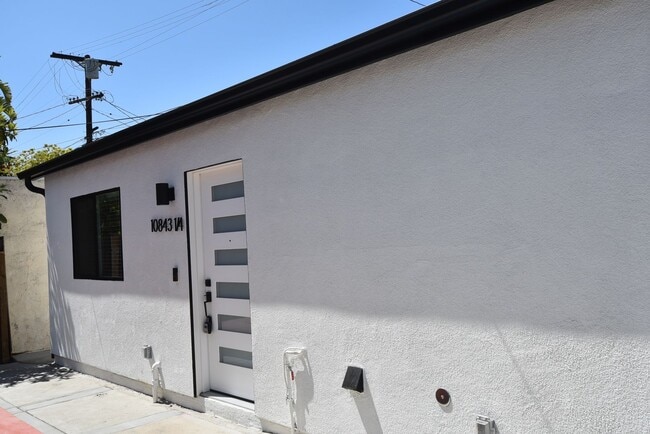 Building Photo - 10843 Peach Grove St