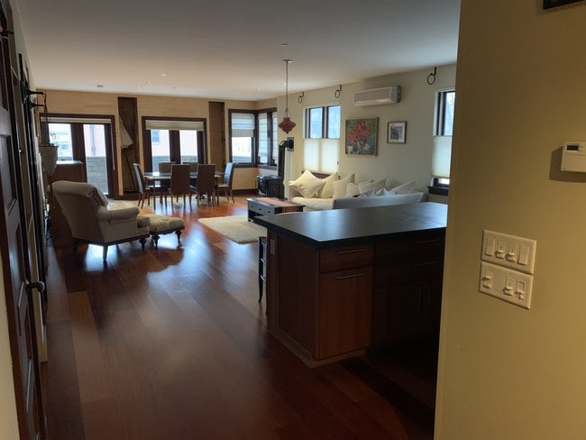 Building Photo - 191 S Winooski Ave