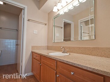 Foto principal - 1 br, 1 bath Apartment - 3836 Richmond Ave