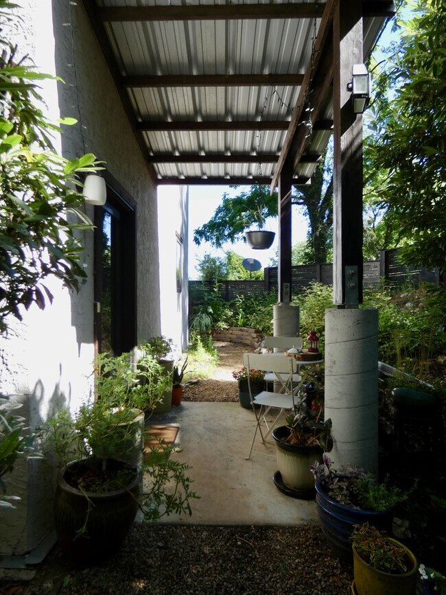 Building Photo - West Asheville Oasis