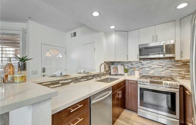 Foto del edificio - 2000 Pacific Coast Highway, Unit 203