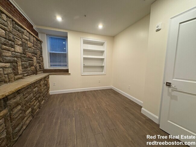 Foto del edificio - 1616 Beacon St