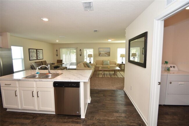 Foto del edificio - 27 Grand Par Ct