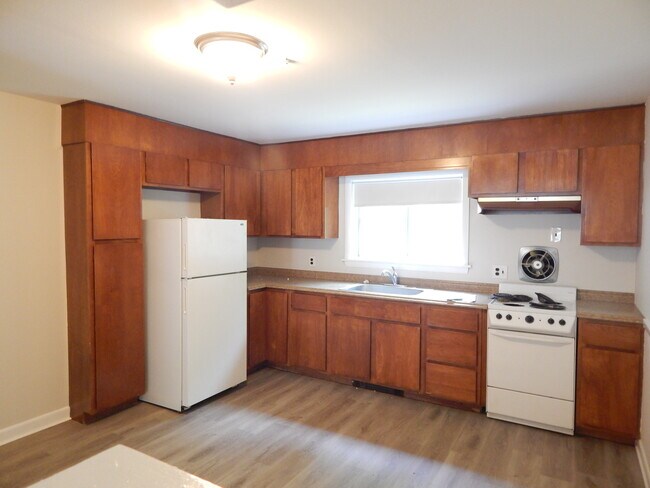 Building Photo - 142 Barham Ave