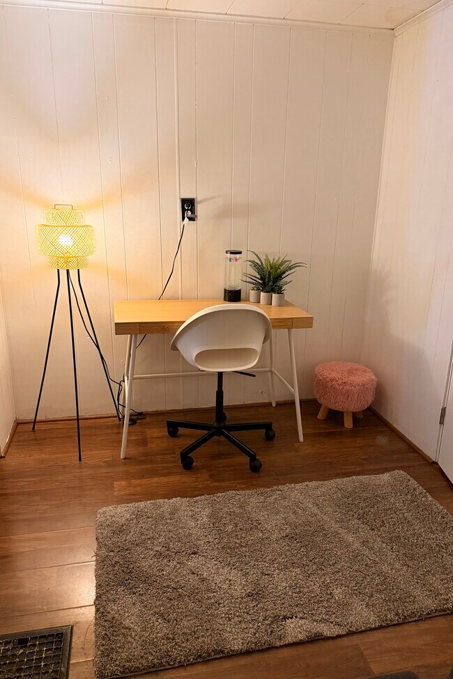 Foto del edificio - 1924 Macklind Ave