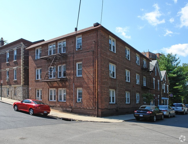 Building Photo - 81-83 Wallace St