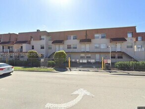 Building Photo - 1560 W 46th St