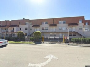 Building Photo - 1560 W 46th St
