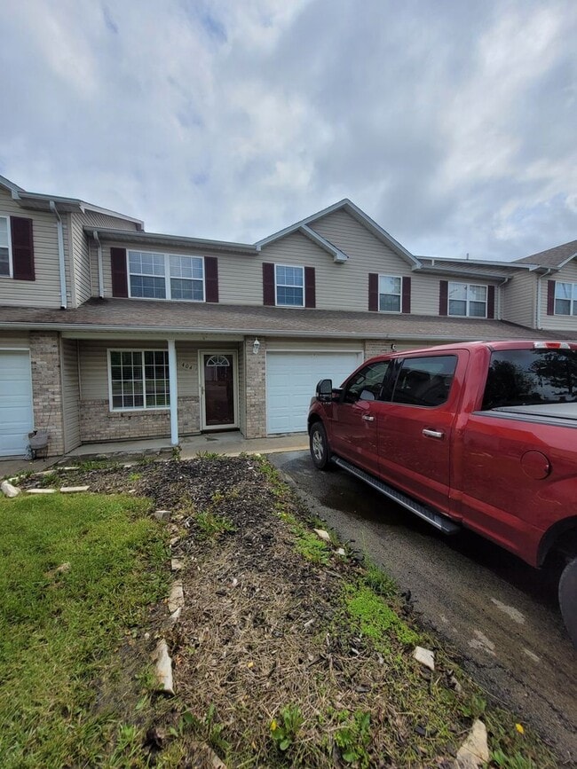 Foto del edificio - 404 Shade Tree Ln