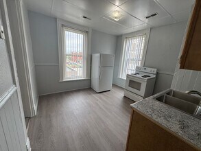 Building Photo - 432 W 3rd St