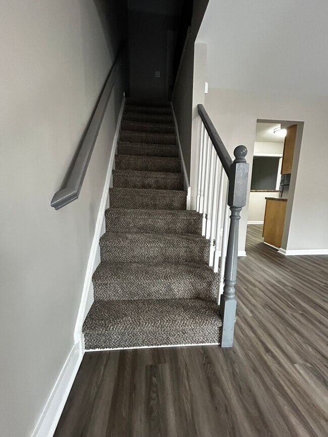 Building Photo - 3BR Townhome with garage! - Northampton School District