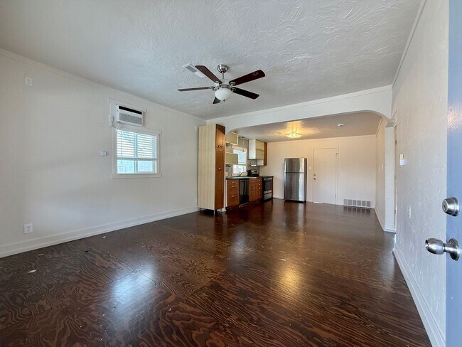 Building Photo - 729-731 W 100 S