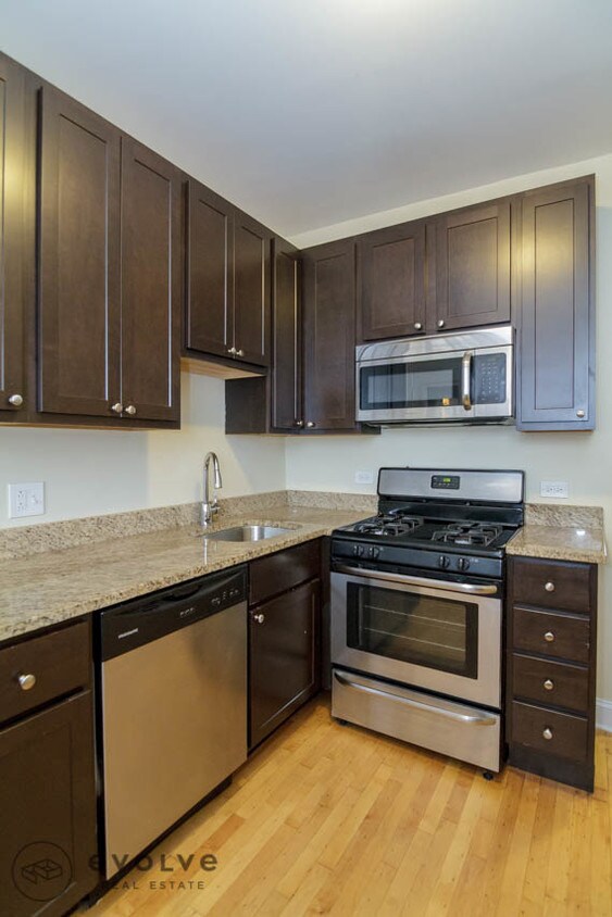 Foto principal - 6254 N Claremont Ave