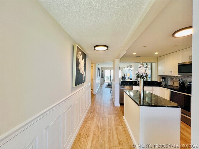 Building Photo - 10044 S Ocean Dr