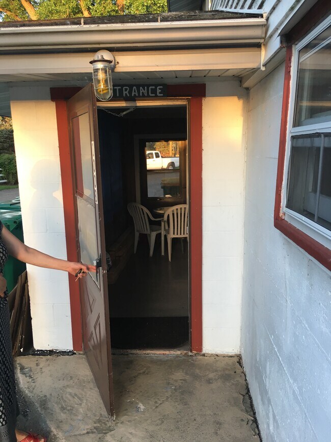 Entrance - 163 Paoli St