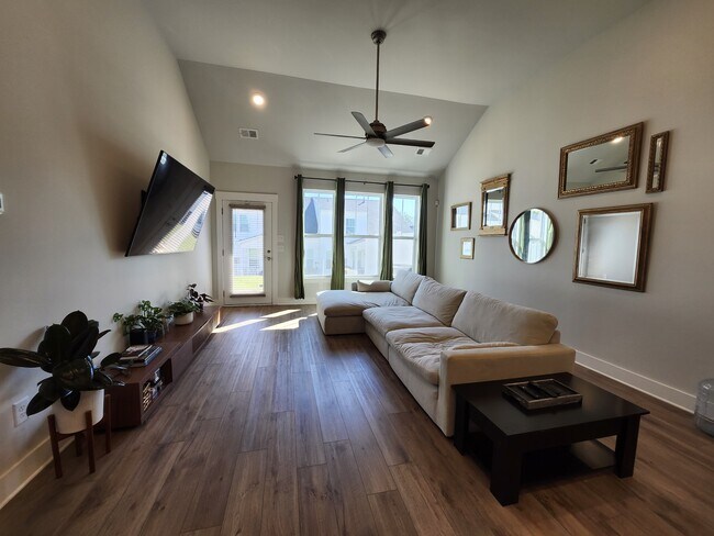 Foto del edificio - 210 Woodhouse Wy