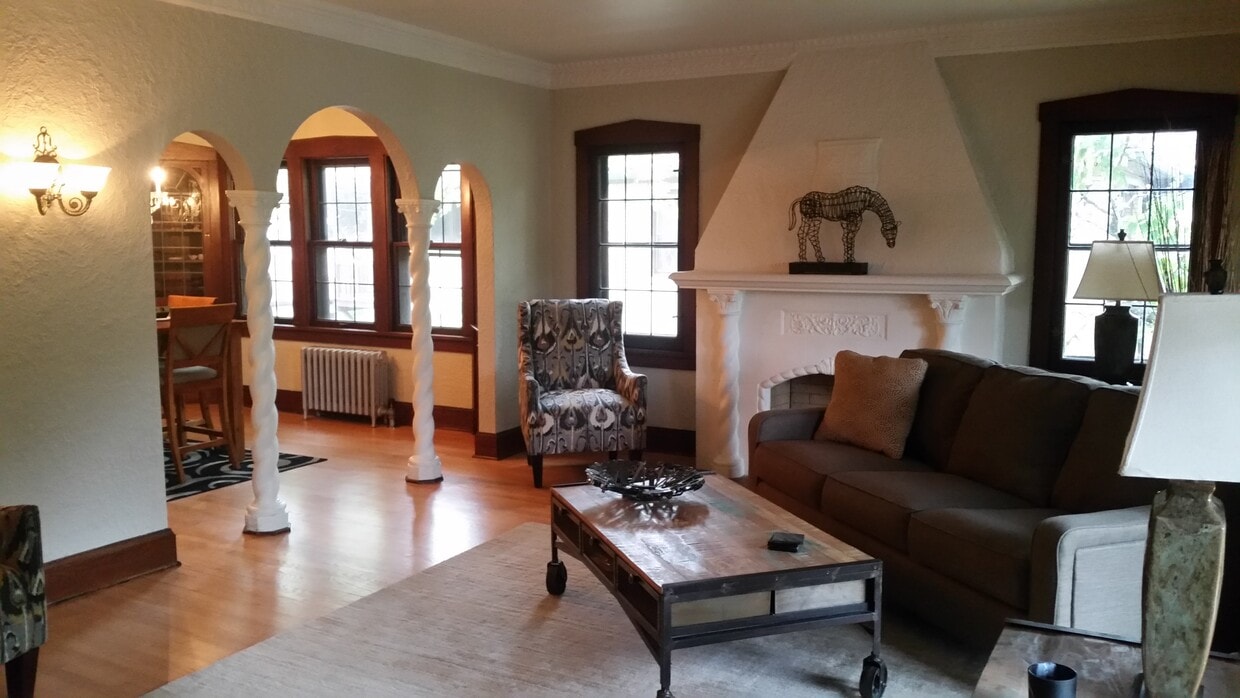Primary Photo - 2719 N Avondale Blvd