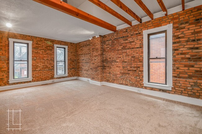 Building Photo - 336 W 1st Ave