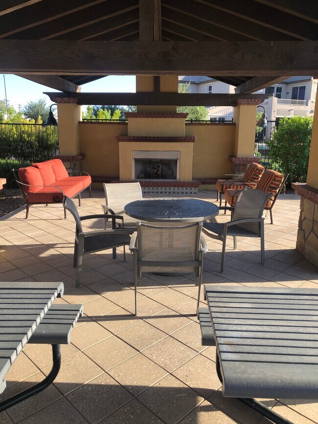 Building Photo - 4077 S Sabrina Dr