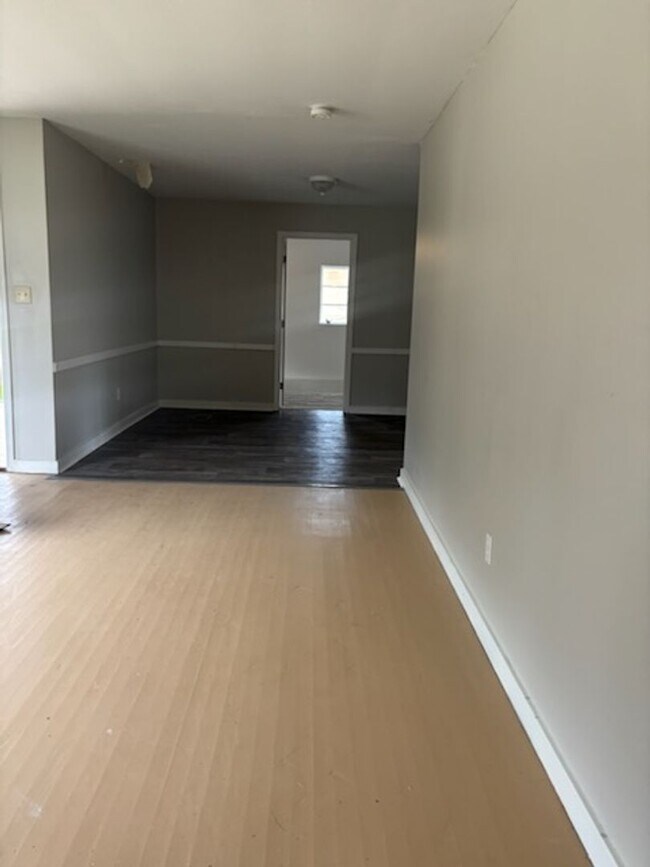 Photo - 335 Cummins St House