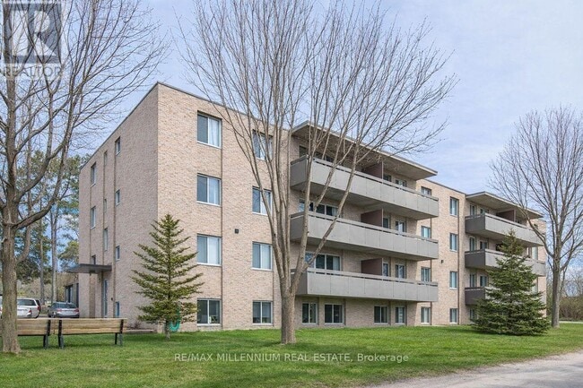 Building Photo - 51 Owen St