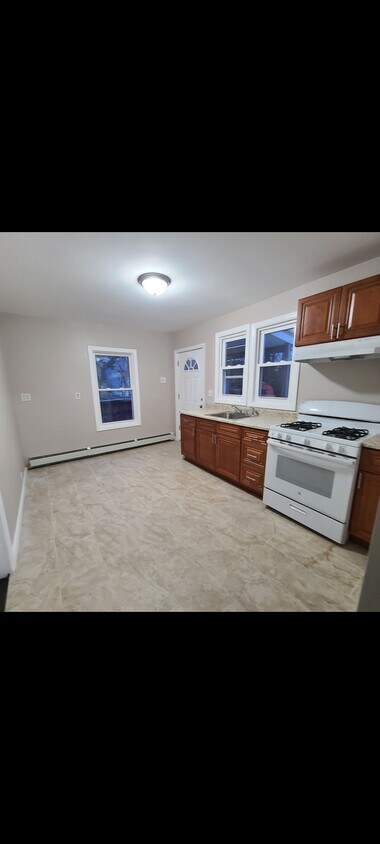 Primary Photo - 156 Smith St