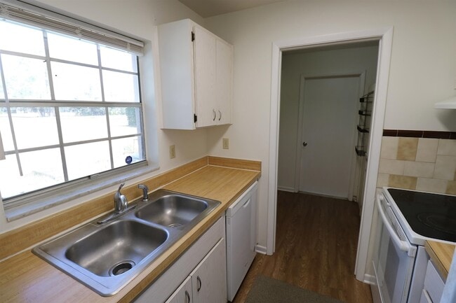Building Photo - 553 Domenico Cir