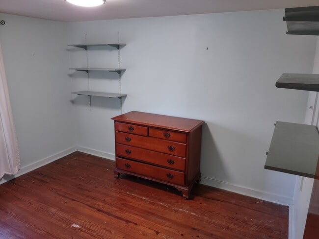 Building Photo - Nana's House