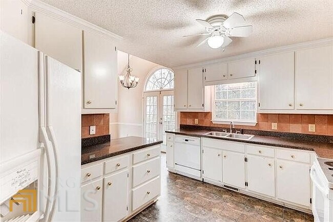 Building Photo - 77 Strathmore Dr