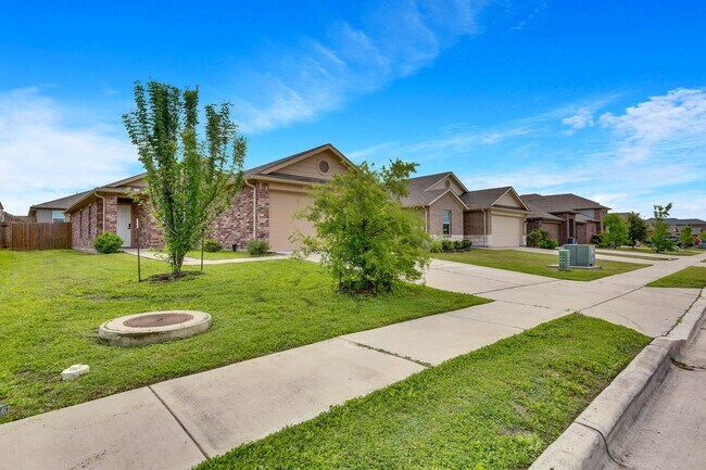 Foto del edificio - 5801 Montrelia Dr