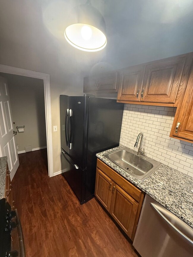 Building Photo - 4416 S 41st St